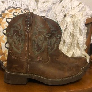 Justin Gypsy round toe boots
